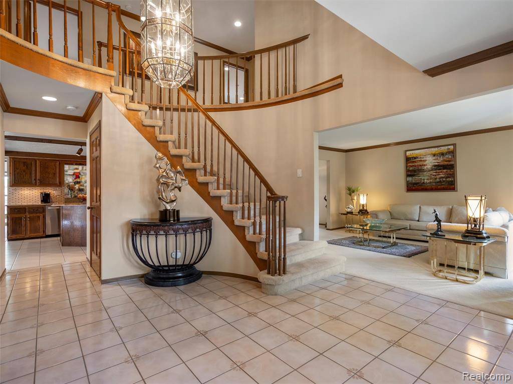 1732 Rapids Way Rochester Hills, MI 48309 - Photo 2 of 37