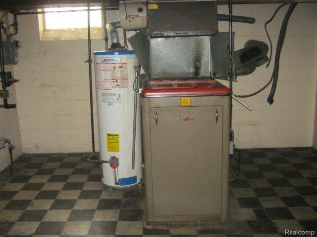 8528 West Seven Mile Road Detroit, MI 48221 - Photo 6 of 8 09-06-2011 jerry 015