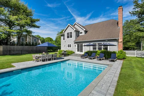 15 Cedar Court, East Hampton, NY 11937