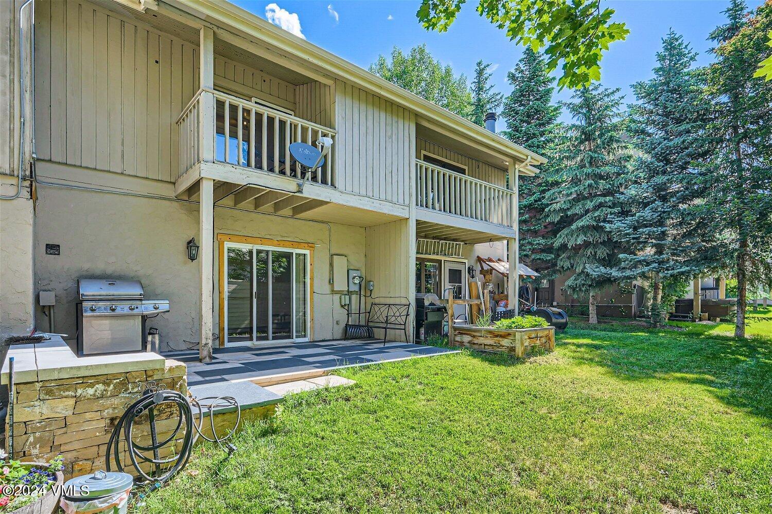 124 Eagle Road, Unit B Avon, CO 81620 - Photo 2 of 10 Exterior Rear