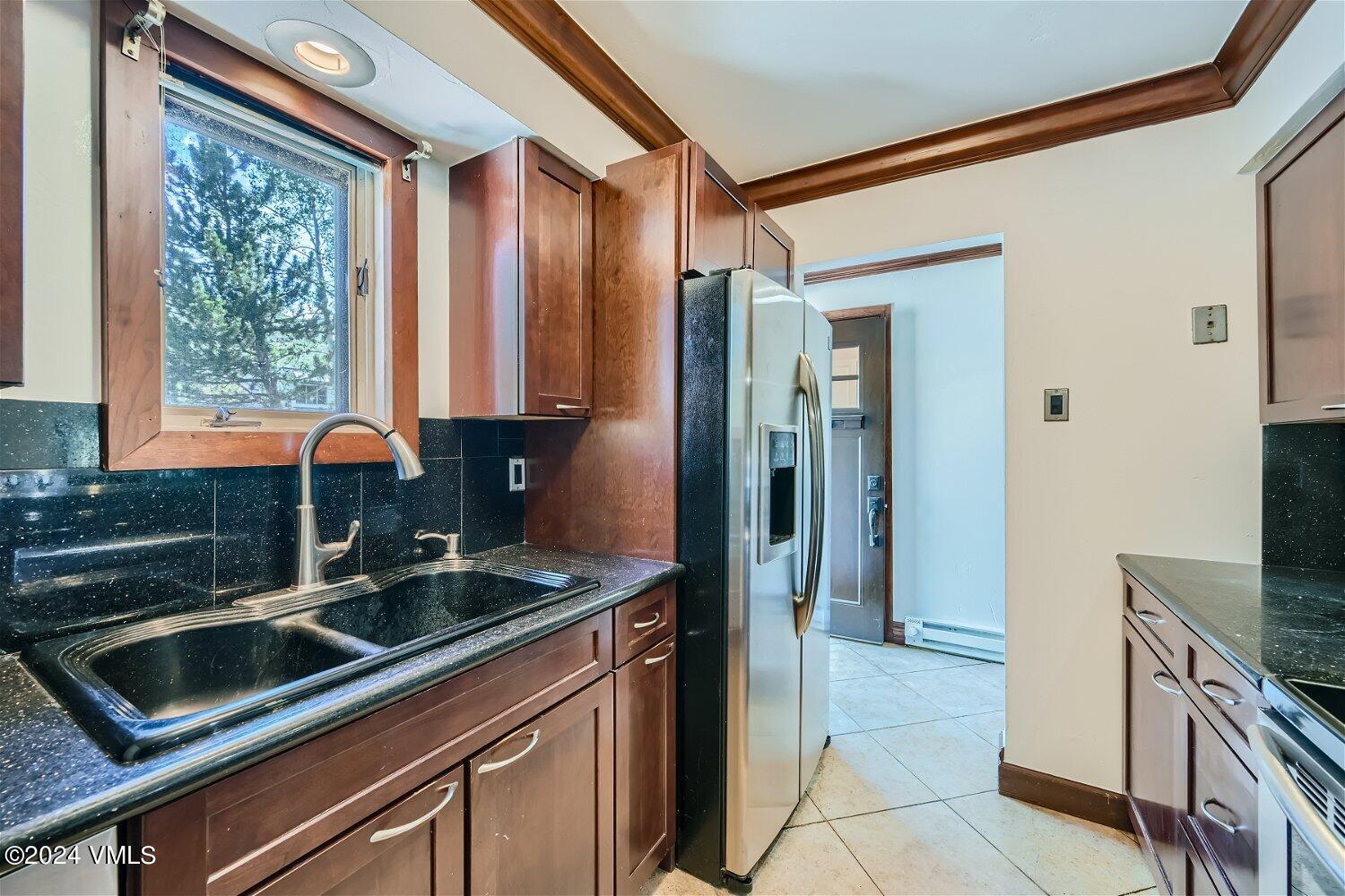 124 Eagle Road, Unit B Avon, CO 81620 - Photo 4 of 10 Kitchen