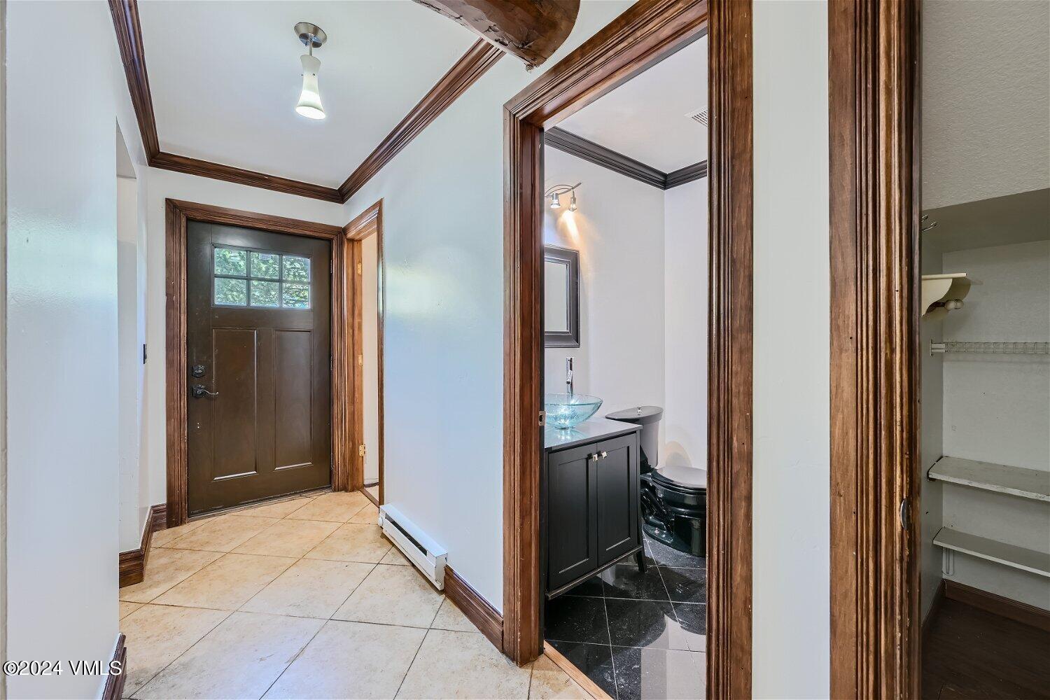 124 Eagle Road, Unit B Avon, CO 81620 - Photo 5 of 10 Foyer
