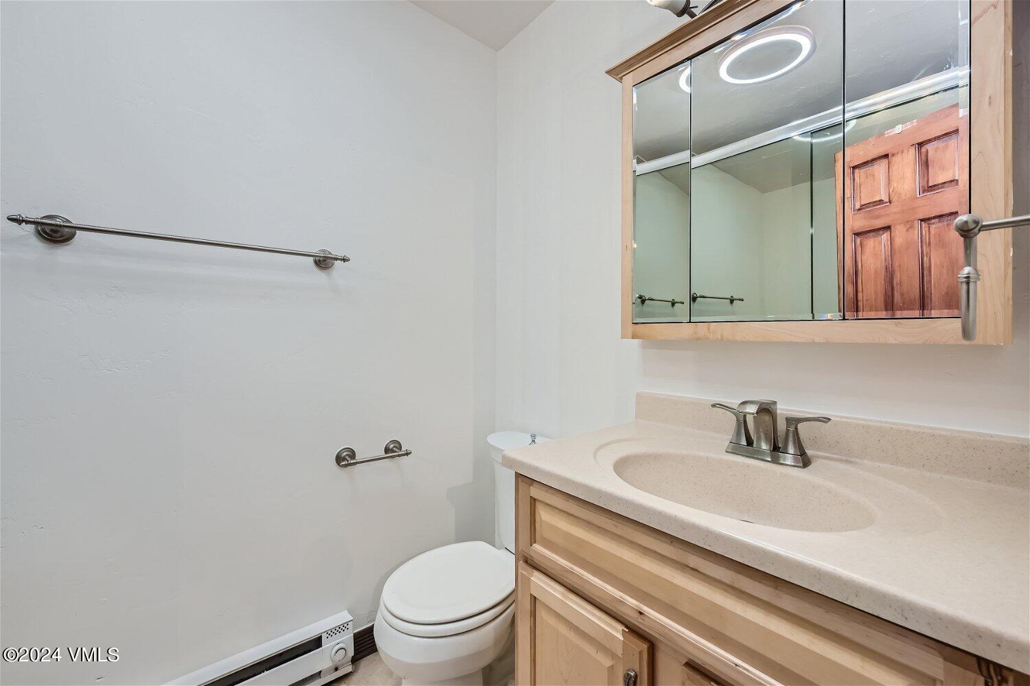124 Eagle Road, Unit B Avon, CO 81620 - Photo 9 of 10 Bath_2