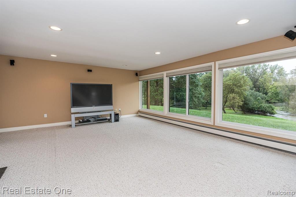 2083 Bonnie Brae Street Rochester Hills, MI 48309 - Photo 16 of 26