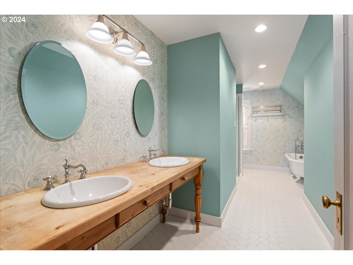 1960 Southwest 16th Avenue Portland, OR 97201 - Photo 27 of 45