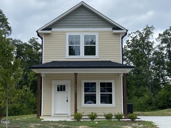a view of a house with yard