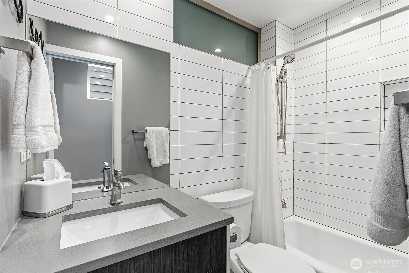 5953 Fauntleroy Way Southwest, Unit D Seattle, WA 98136 - Photo 17 of 29