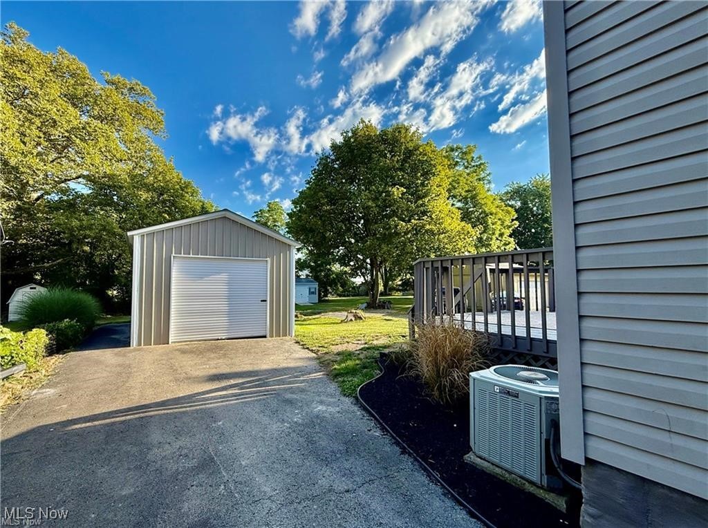 281 Sexton Street Struthers, OH 44471 - Photo 25 of 28 View of garage