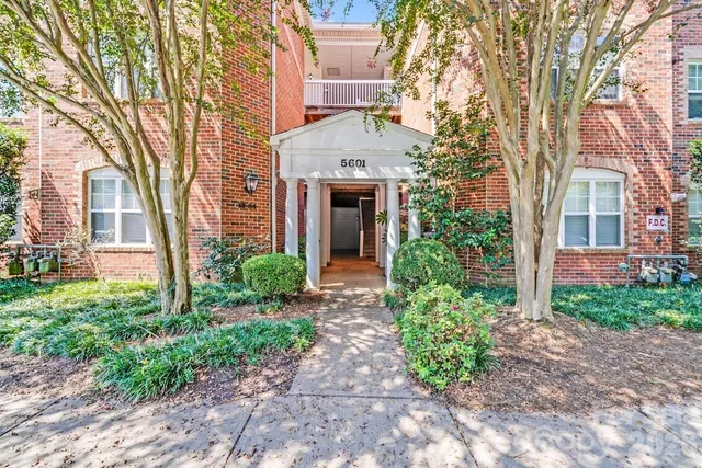 $599,900 | 5601 Fairview Road, Unit 10, Charlotte, NC 28209