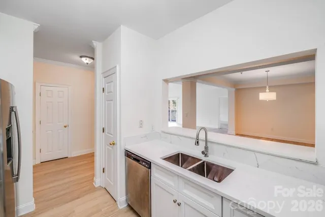 $599,900 | 5601 Fairview Road, Unit 10, Charlotte, NC 28209