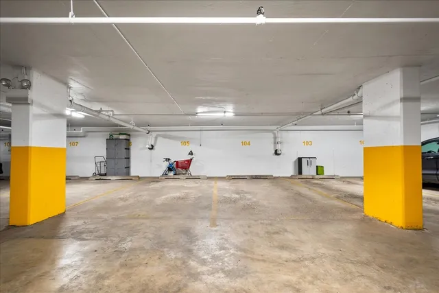 $295,000 | 6400 North Cicero Avenue, Unit 516, Lincolnwood, IL 60712