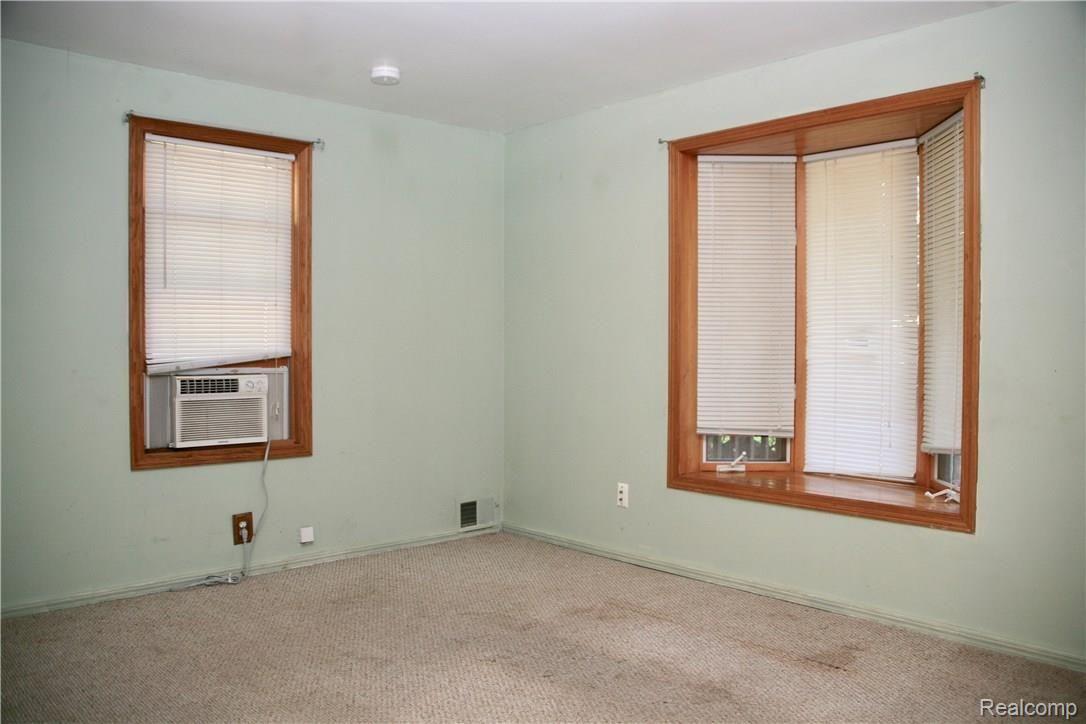 102 Fraser Street Rochester, MI 48307 - Photo 4 of 10 fullsizeoutput_d9.jpeg