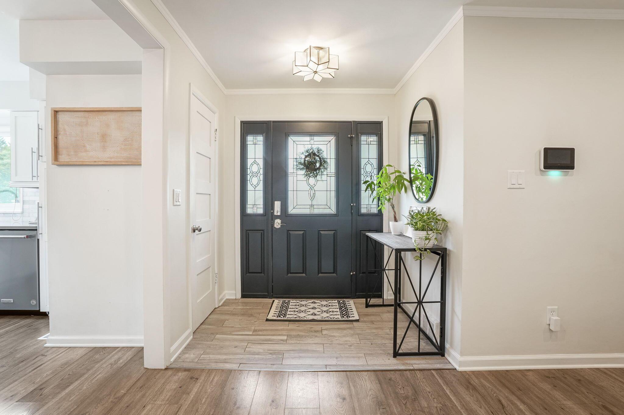 184 North Merkle Road Columbus, OH 43209 - Photo 5 of 46 Entry