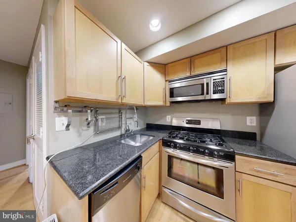 $1,750 | 6 Rhode Island Avenue Northwest, Unit 2, Washington, DC 20001