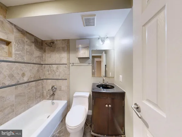 $1,750 | 6 Rhode Island Avenue Northwest, Unit 2, Washington, DC 20001