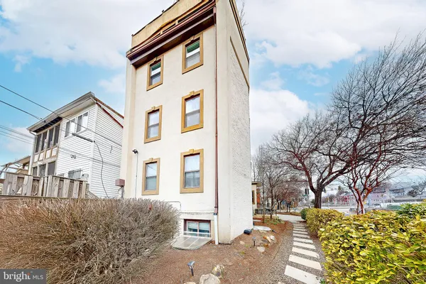 $1,750 | 6 Rhode Island Avenue Northwest, Unit 2, Washington, DC 20001