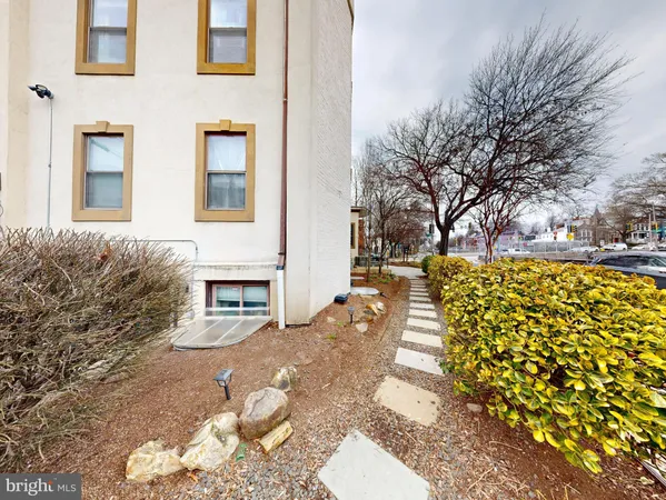 $1,750 | 6 Rhode Island Avenue Northwest, Unit 2, Washington, DC 20001