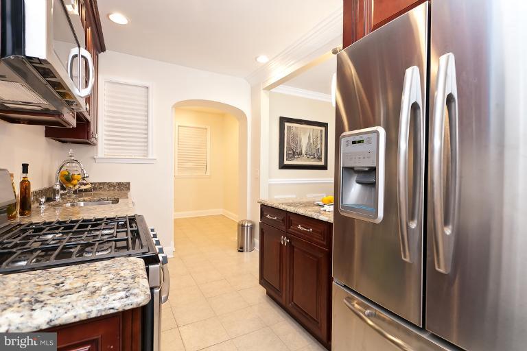 1317 Southview Road Baltimore, MD 21218 - Photo 6 of 10 Kitchen and Breakfast room