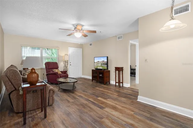 $135,000 | 10033 64th Avenue North, Unit 4, St. Petersburg, FL 33708