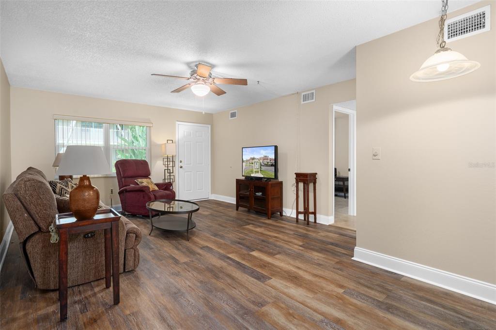 10033 64th Avenue North, Unit 4 St. Petersburg, FL 33708 - Photo 15 of 48