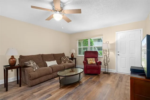 $135,000 | 10033 64th Avenue North, Unit 4, St. Petersburg, FL 33708