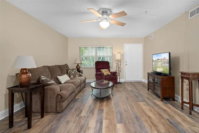 $135,000 | 10033 64th Avenue North, Unit 4, St. Petersburg, FL 33708