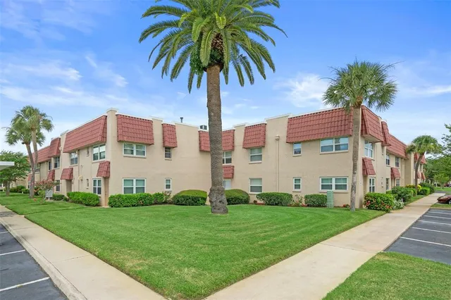 $135,000 | 10033 64th Avenue North, Unit 4, St. Petersburg, FL 33708