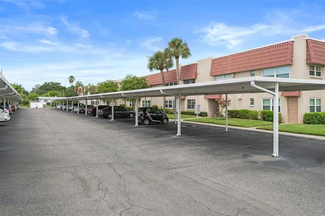 $135,000 | 10033 64th Avenue North, Unit 4, St. Petersburg, FL 33708