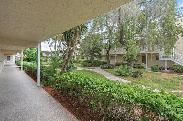 $135,000 | 10033 64th Avenue North, Unit 4, St. Petersburg, FL 33708