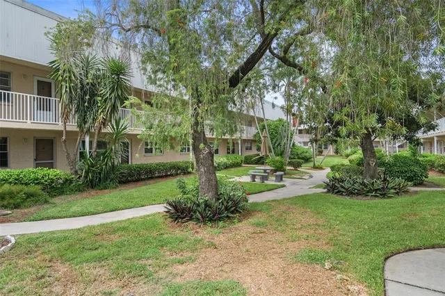 $135,000 | 10033 64th Avenue North, Unit 4, St. Petersburg, FL 33708