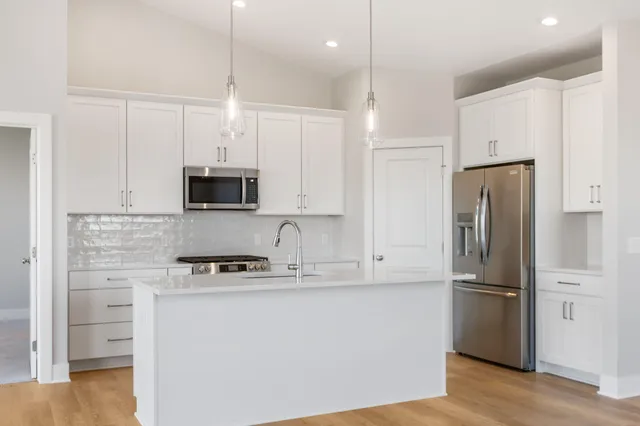 $434,900 | 11913 Smithfield Drive, Holland, MI 49424