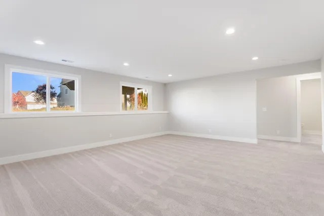 $434,900 | 11913 Smithfield Drive, Holland, MI 49424