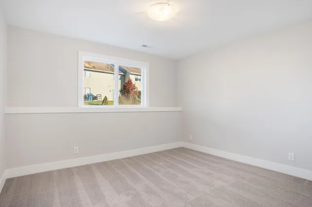 $434,900 | 11913 Smithfield Drive, Holland, MI 49424