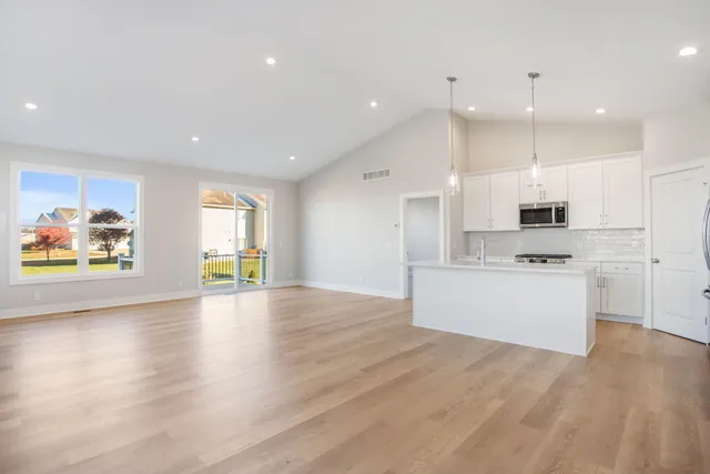 $434,900 | 11913 Smithfield Drive, Holland, MI 49424