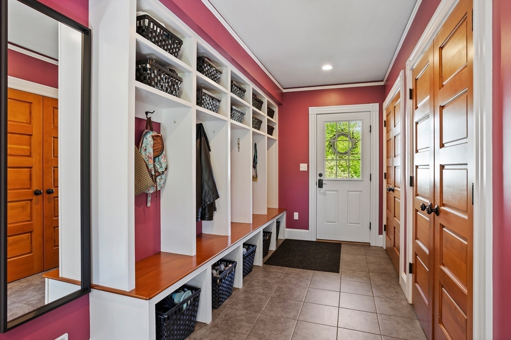 18 Hill Street Lexington, MA 02421 - Photo 4 of 42