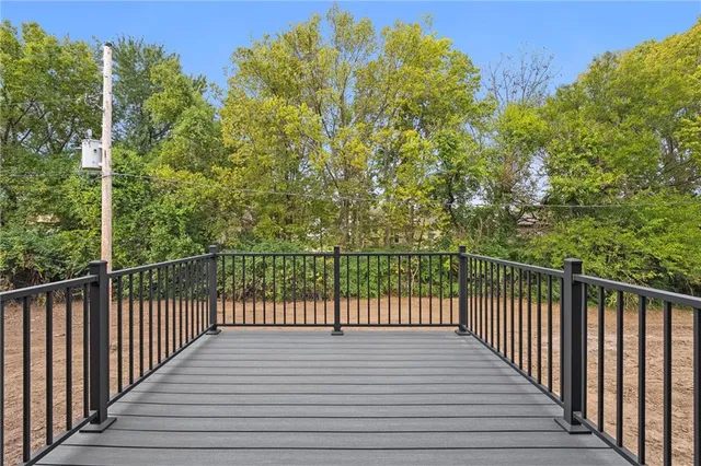 $389,900 | 11226 North Oak Trafficway, Kansas City, MO 64155