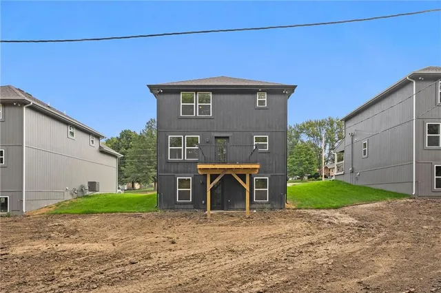 $389,900 | 11226 North Oak Trafficway, Kansas City, MO 64155