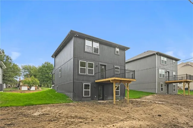 $389,900 | 11226 North Oak Trafficway, Kansas City, MO 64155