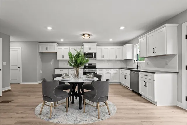 $389,900 | 11226 North Oak Trafficway, Kansas City, MO 64155