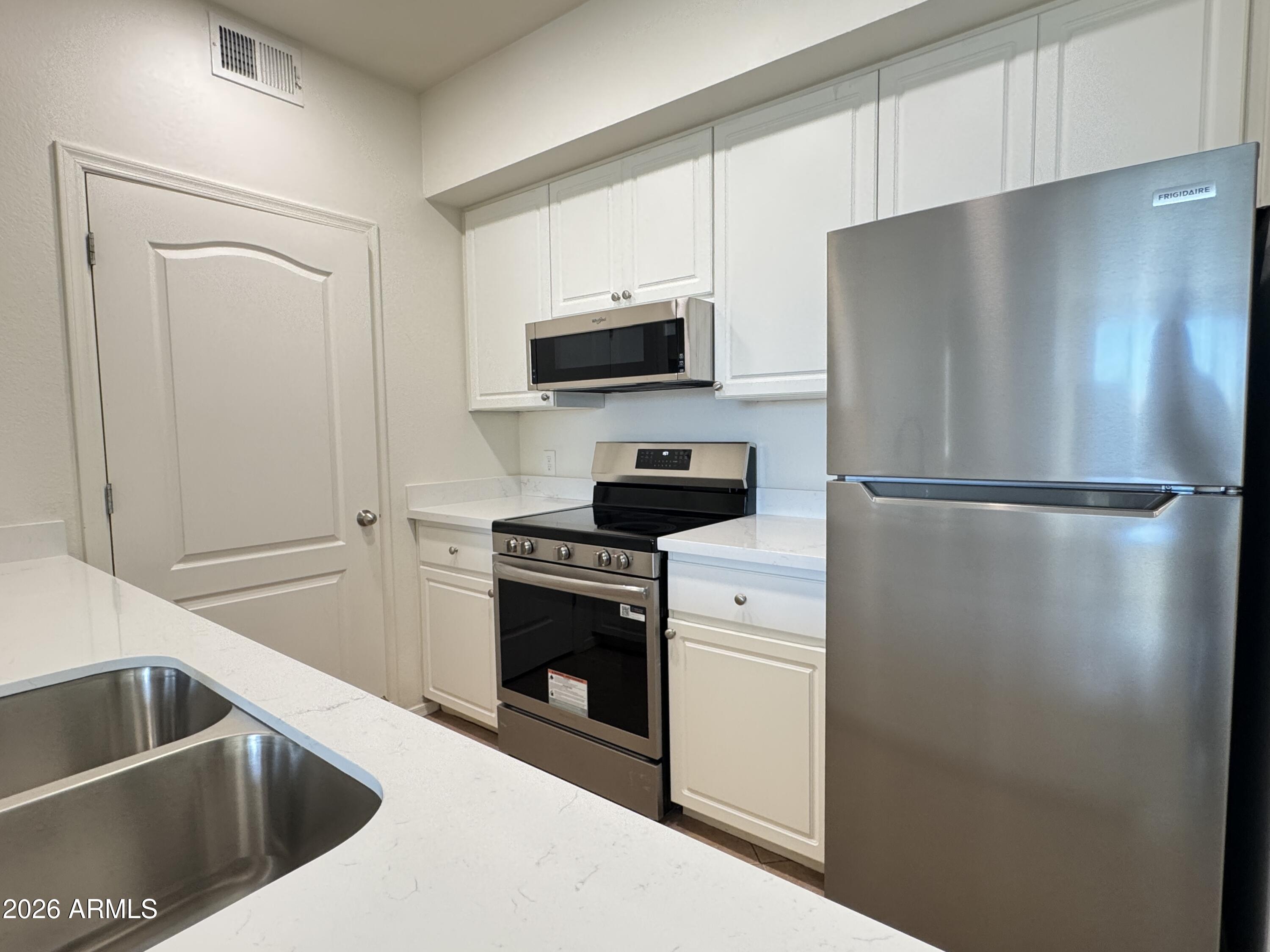 1701 East Colter Street, Unit 185 Phoenix, AZ 85016 - Photo 1 of 26 Kitchen