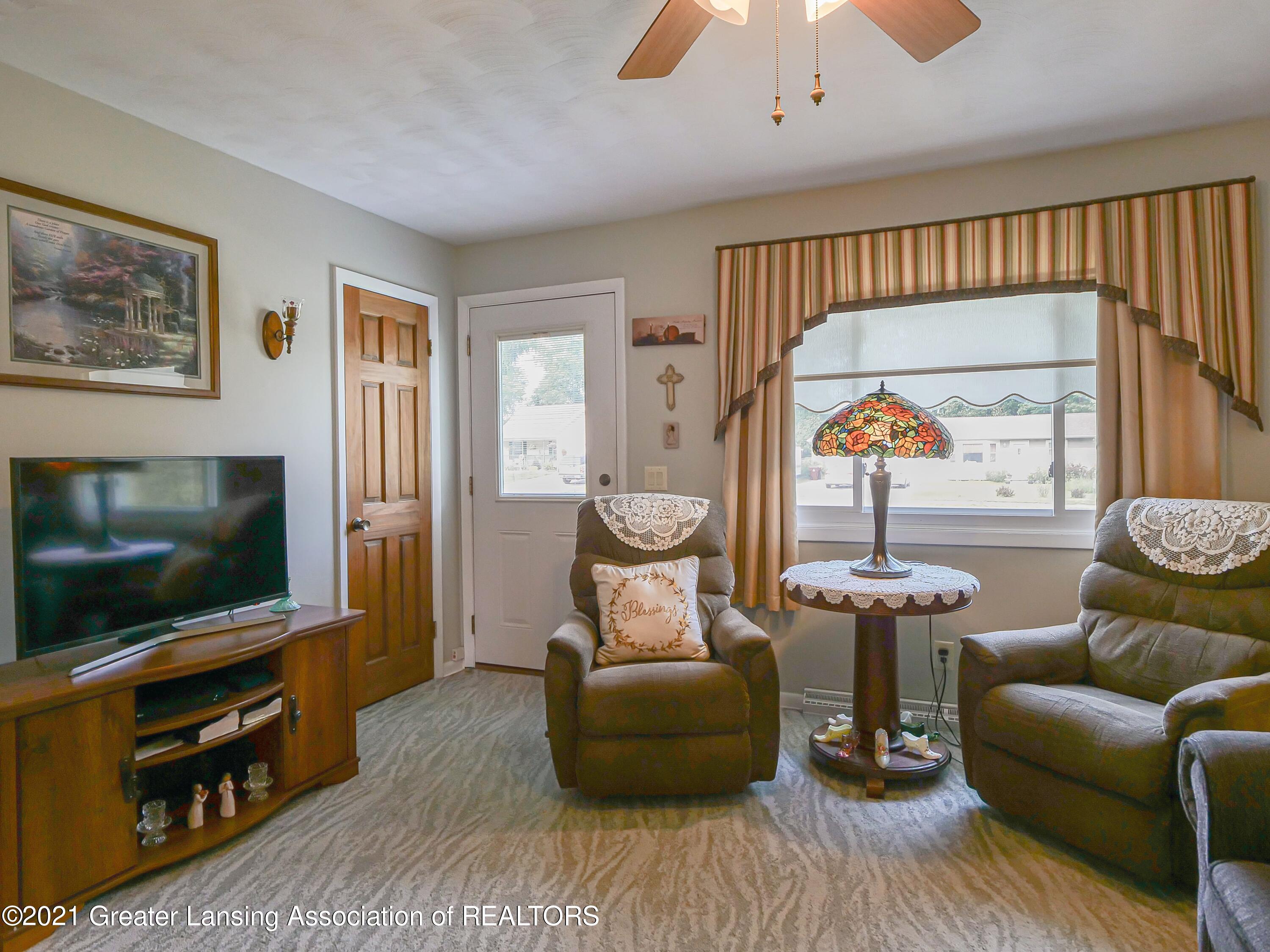 2308 Washington Road Lansing, MI 48911 - Photo 4 of 38 2308_Washington_Rd-5-min