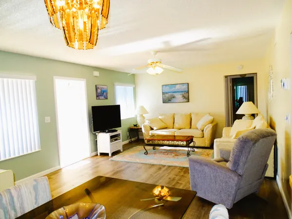 $1,500 | 409 Pine Glen Lane, Unit A2, Greenacres, FL 33463