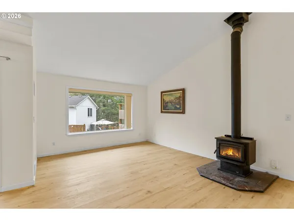 $349,000 | 720 Southwest Pioneer Court, Willamina, OR 97396