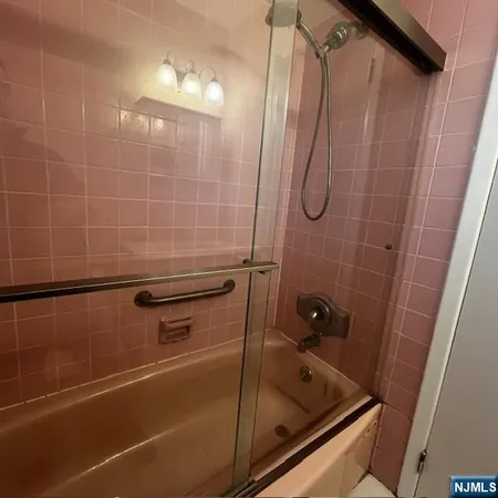 $2,950 | 435 Birchwood Road, Unit 2, Northvale, NJ 07647