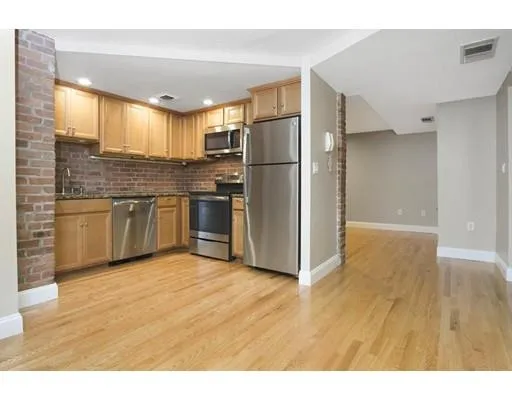 $3,900 | 95 Gainsborough Street, Unit 7, Boston, MA 02115