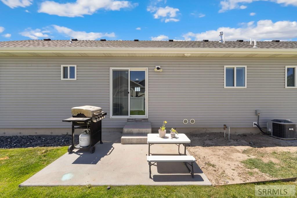 585 Washington Loop Rigby, ID 83442 - Photo 32 of 43