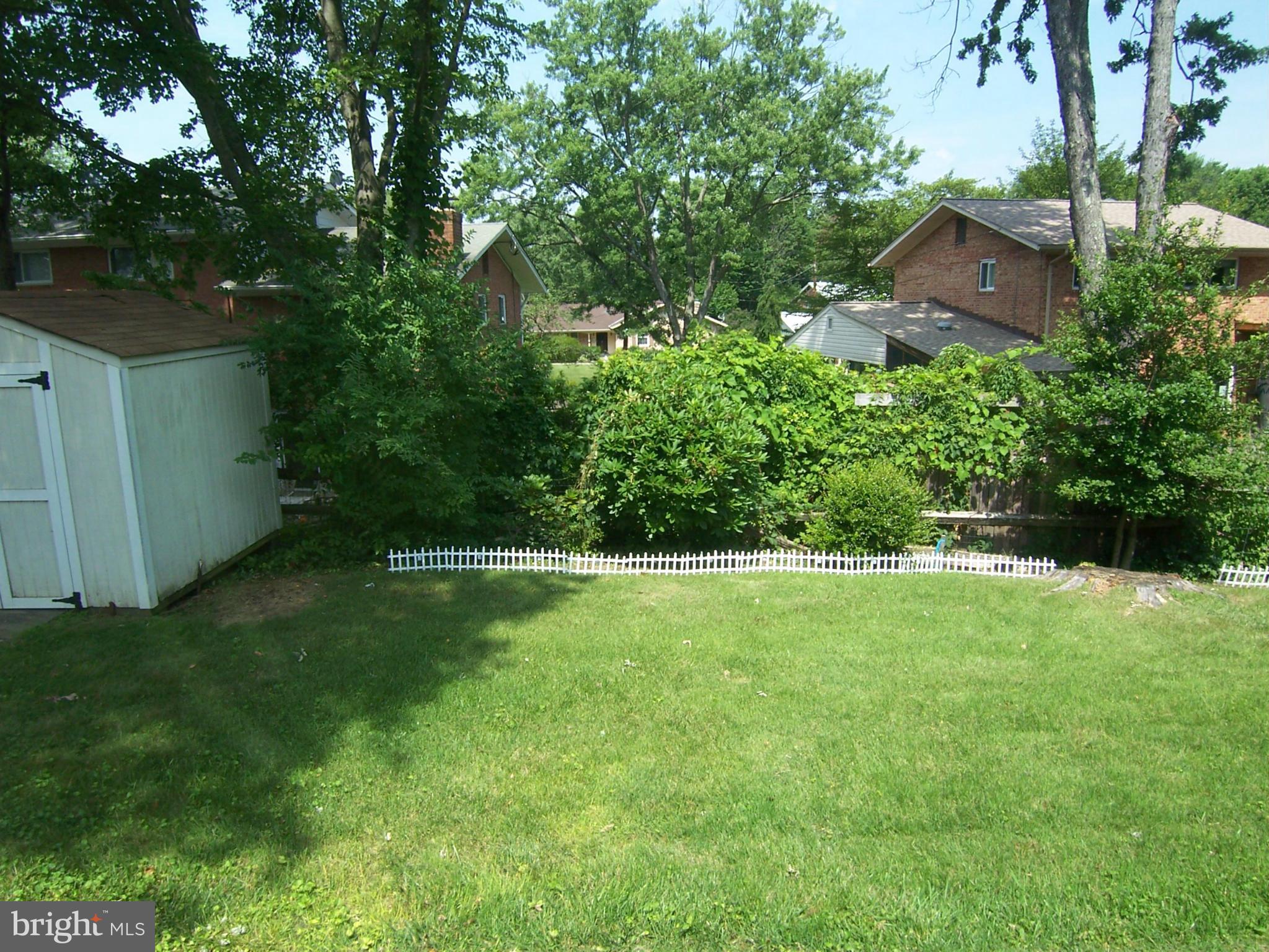 8805 Postoak Road Potomac, MD 20854 - Photo 29 of 30 View of backyard!