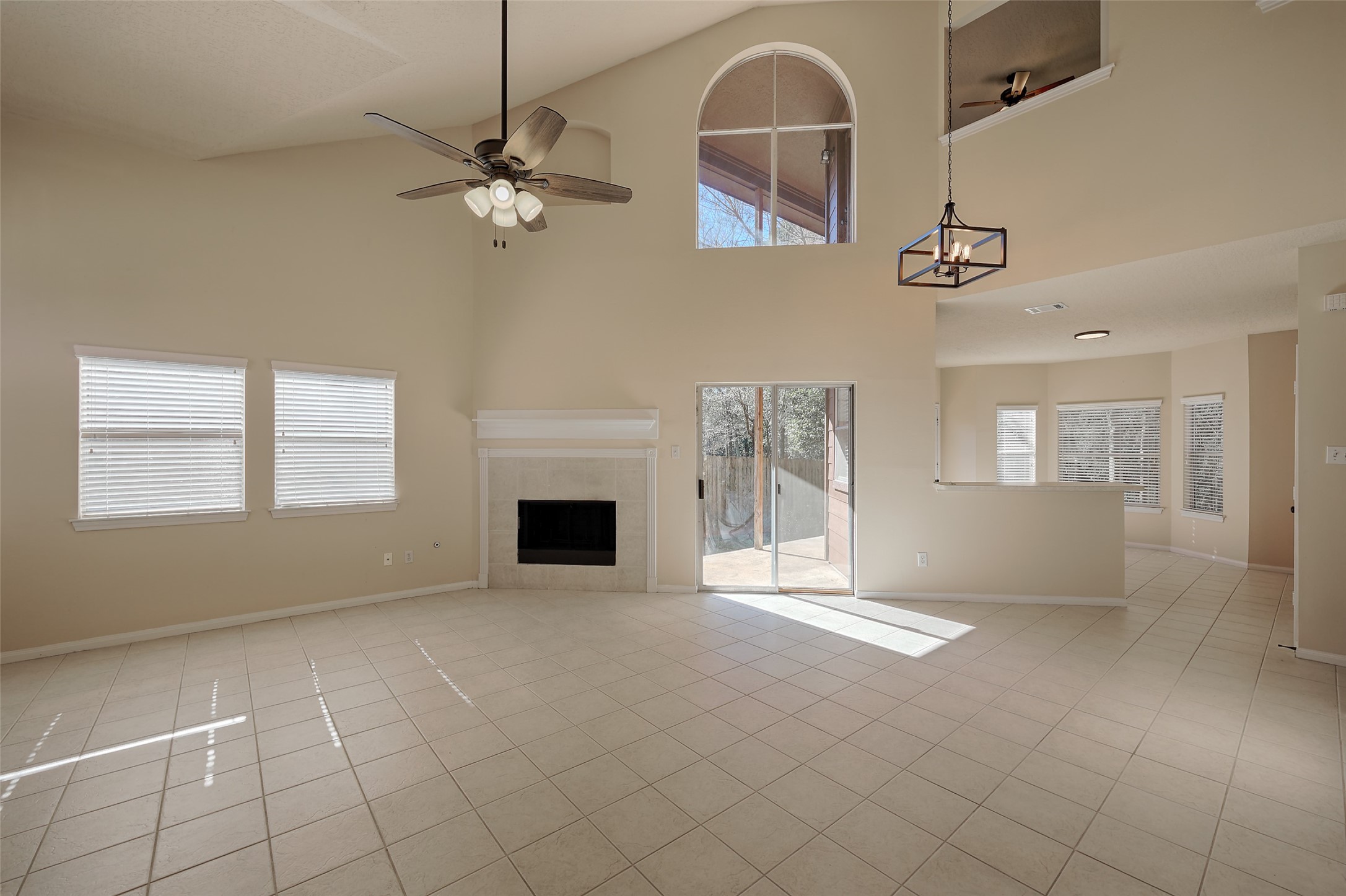 1815 Tickner Street Conroe, TX 77301 - Photo 7 of 36