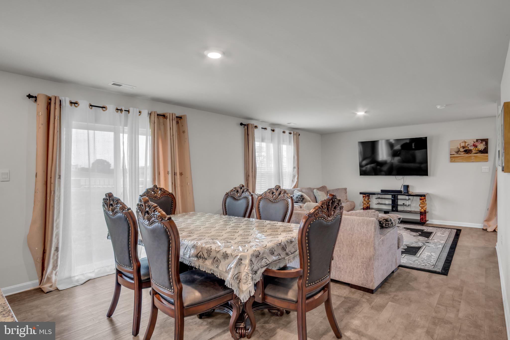 18 Smokehouse Road Carlisle, PA 17013 - Photo 8 of 33 a view of a dining room with furniture