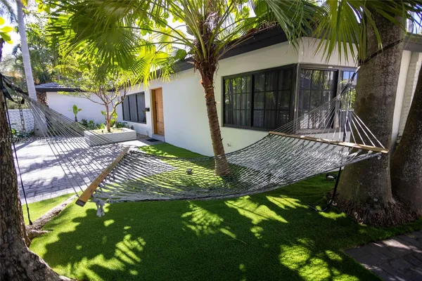 $16,000 | 2500 Bayview Drive, Fort Lauderdale, FL 33305